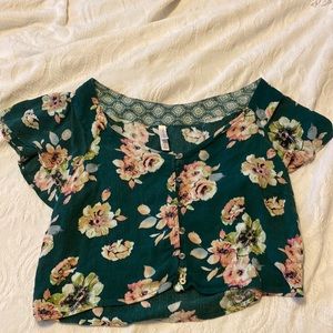 🌸 Cute green floral crop top